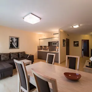 Apartment Just, Breslau